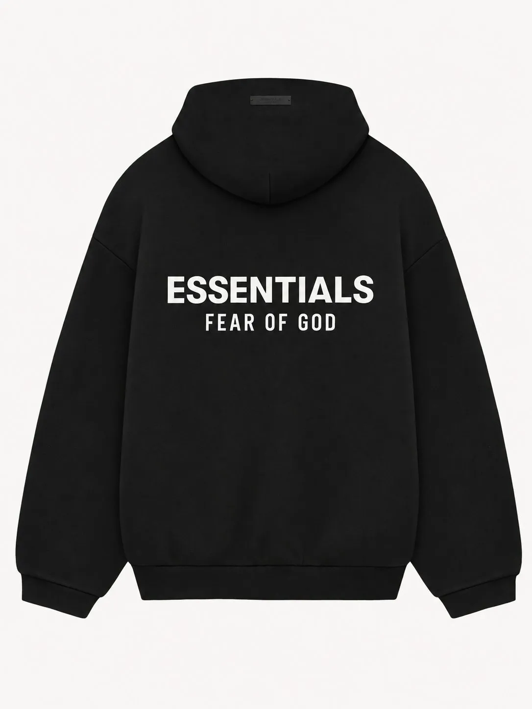 Hoodie Essentials negro, vista de espalda con el logo Essentials Fear of God impreso en grande y en blanco entre los hombros