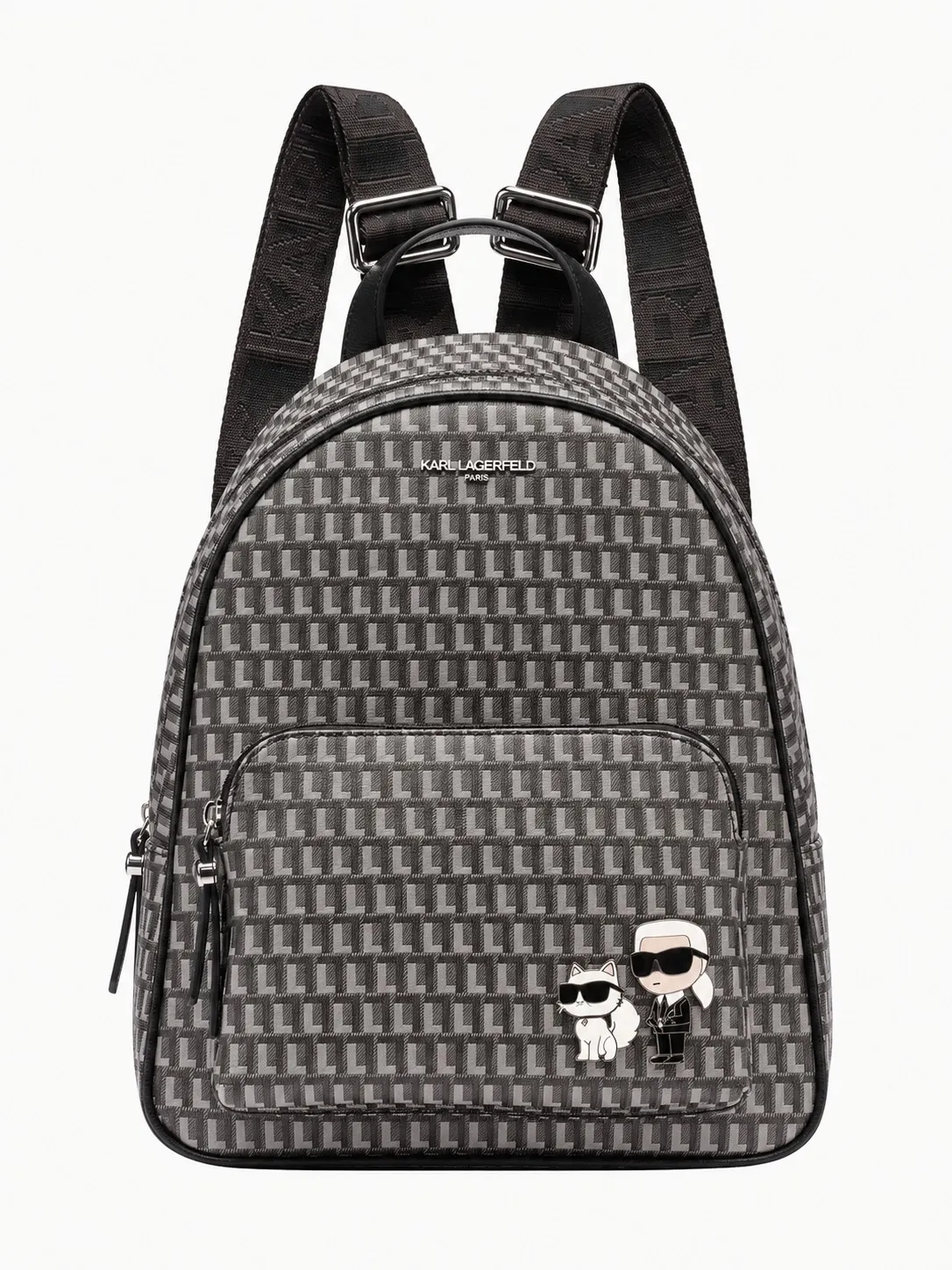 Morral Karl Lagerfeld con monograma gris y negro, vista frontal con el logo plateado arriba y los apliques de Karl y Choupette en el bolsillo