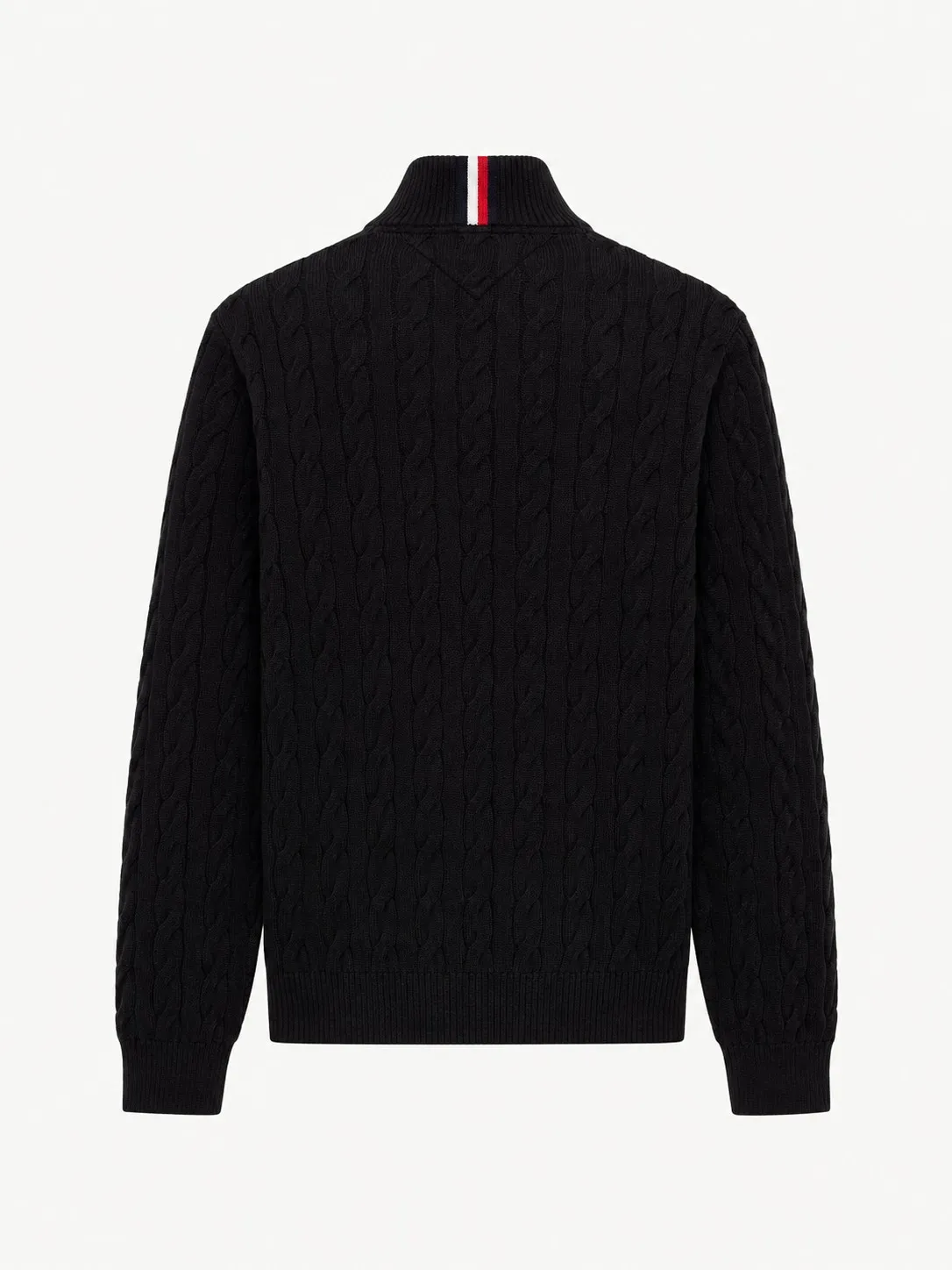 Buzo Tommy Hilfiger negro de punto trenzado, vista de espalda de la prenda sola con la cinta tricolor en el cuello